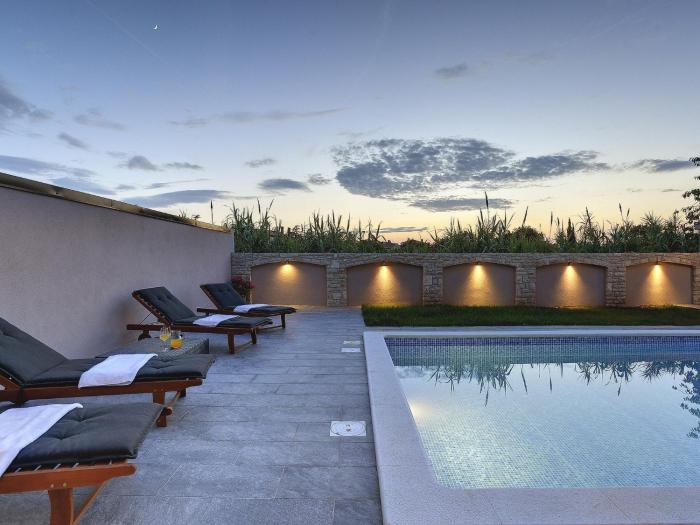 Villa in Valbandon with Private Pool