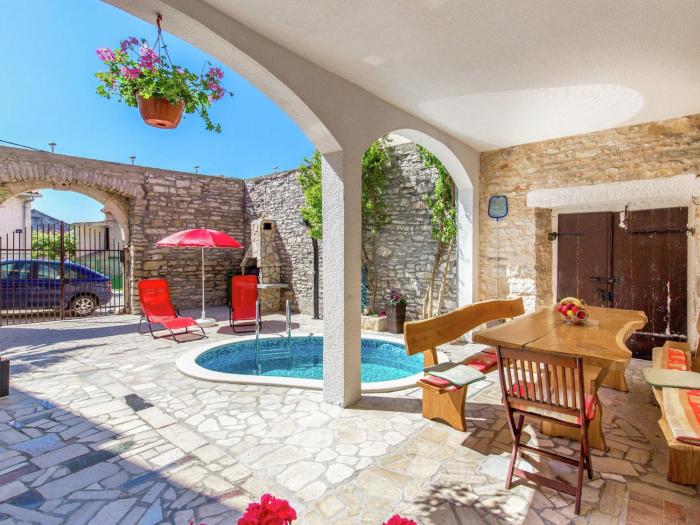 Apartment in Medulin near Sandy Beaches