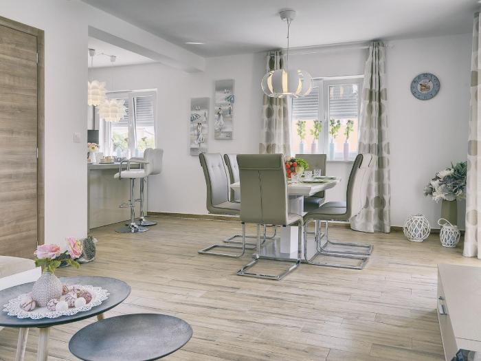 Villa in Pula with Pool & Parasol