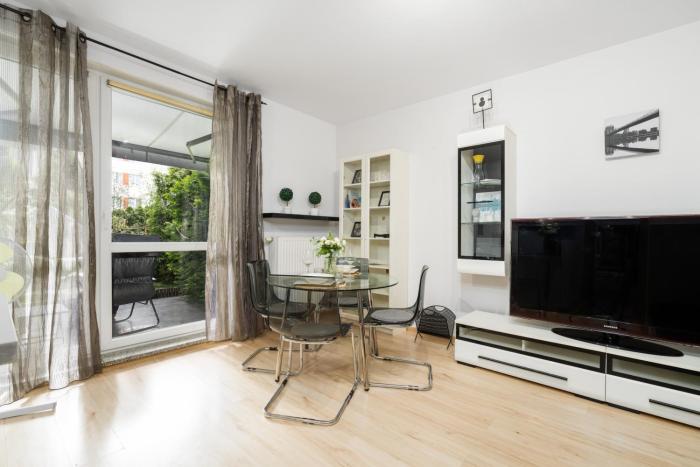 Cozy Apartment Karpia 17 with Terrace & PARKING in Poznań by Renters