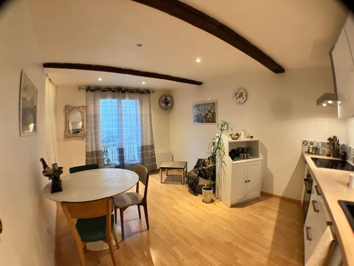 Maison tranquille dans village