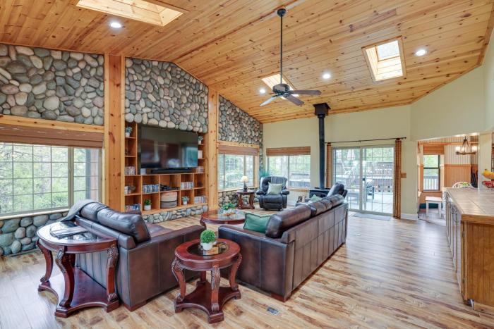 Mi-Wuk Village Vacation Rental with Multi-Level Deck