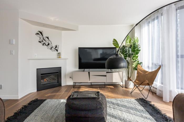 Amazing Location - 2BDRM2BATH - right on Robson