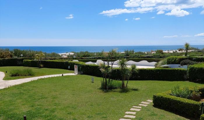 STUDIO VUE MER 50 m plage du couchant 1er ligne Piscine Parking