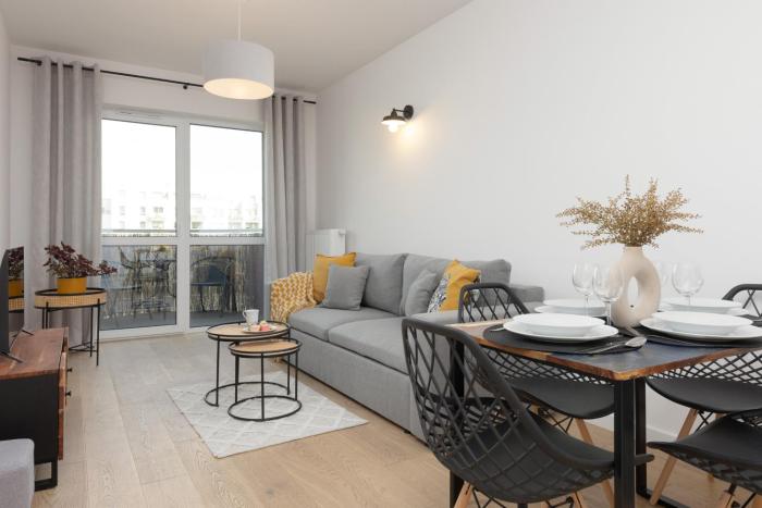 Modern & Bright Apartment with Parking and Balcony by Renters