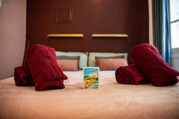 Aux Demoiselles dAvignon