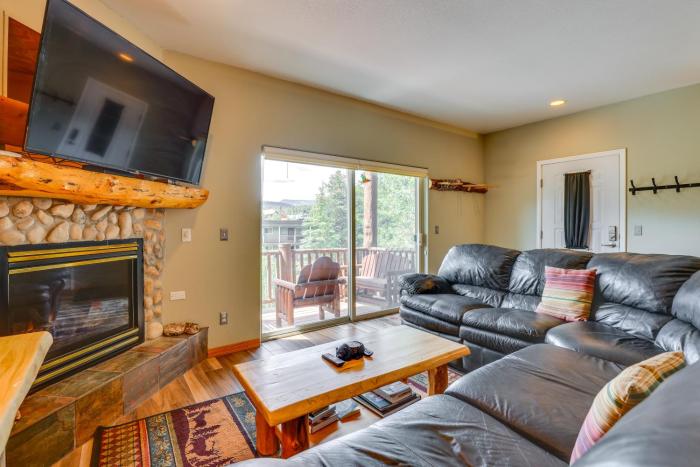 Cozy Condo with Views, 3 Mi to Winter Park Resort!