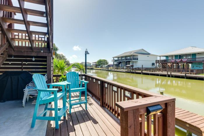 Resort Perks: Waterfront Rockport Home!