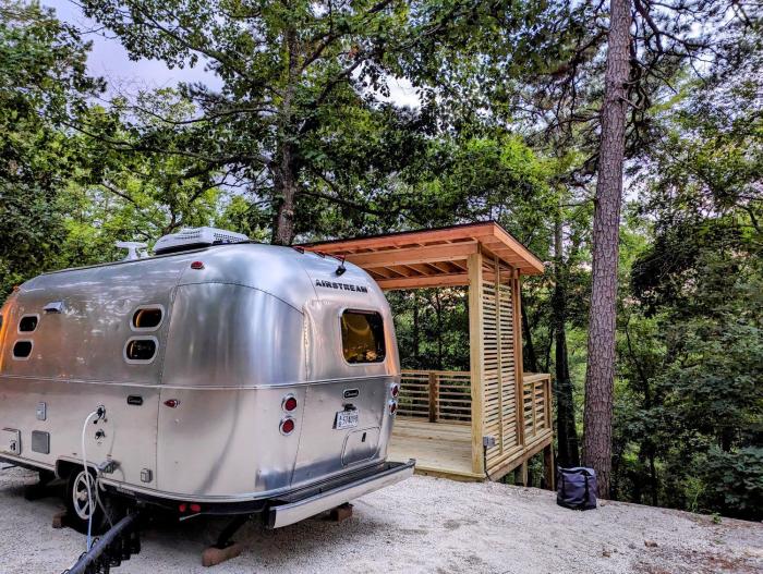 Airstream Retreat, Hot Tub, Sunset Deck & Trail
