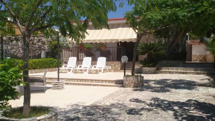 Villa Nàmali just 100 meters from the sea !!!