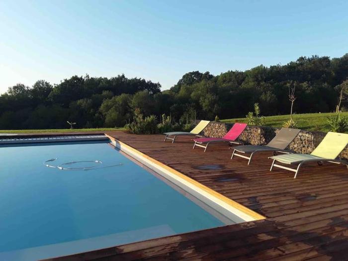 Villa avec piscine et spacieux pool house près des plages et de la Rhune