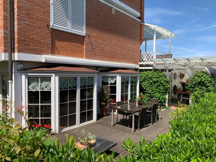 Maison Renée Viareggio