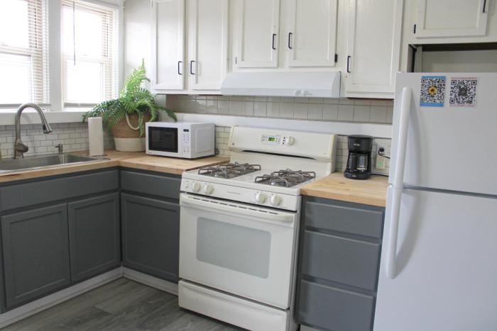 Comfy 3 BR - Family Friendly Apt - City Access