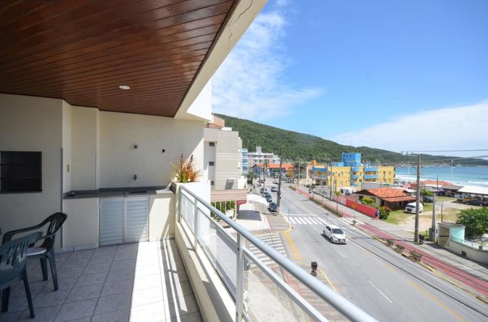 075 - Apto confortável na praia de Bombas