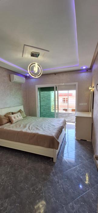 Appartement moderne haut standing avec balcon et clim à 2 min de la plage