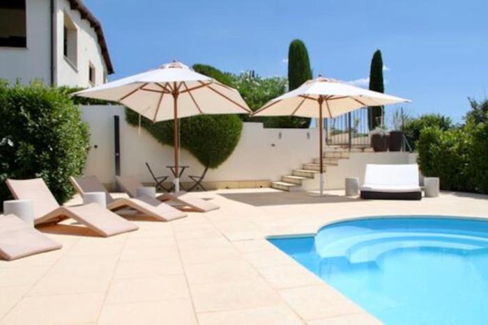 Villa Linnazello - elegant pool villa with sea view near RomeTuscany