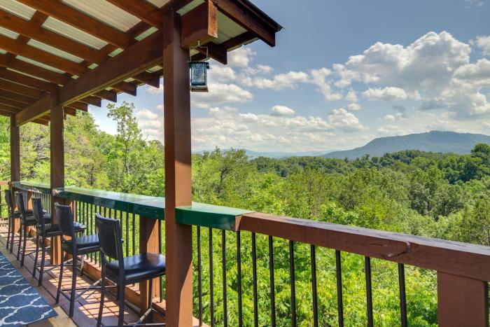 Sevierville Cabin with Hot Tub and Mountain-View Deck
