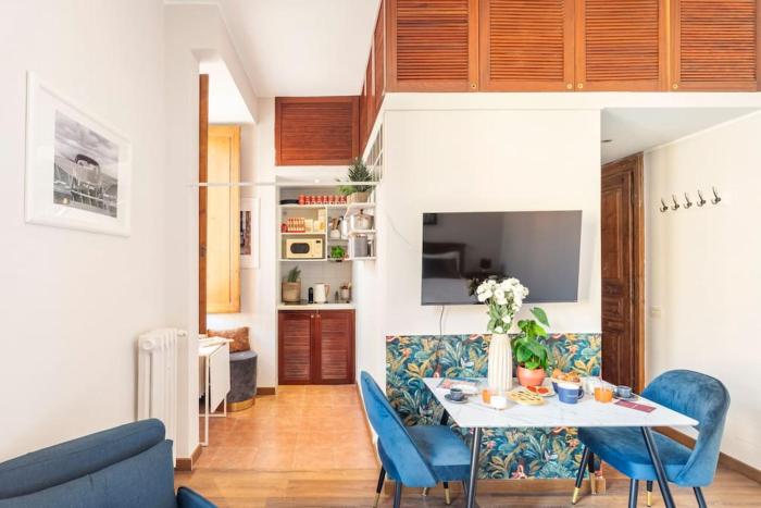 4 Townhouse by the Spanish Steps