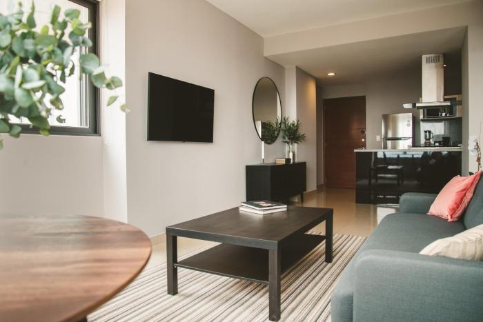 19B- Great Apartment Fast WiFi and Pool 1BR 1BA