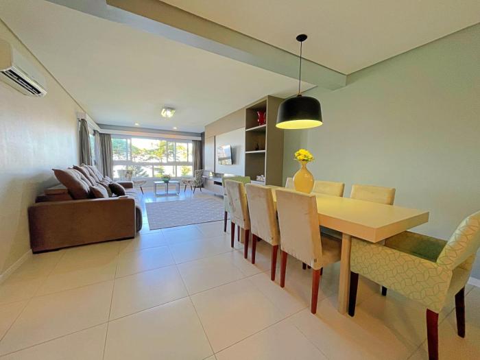 Espaçoso apto no Centro de Gramado