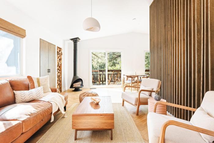 Modern Designer Cabin, Newly Renovated, EV Charger, Arcade, Kids Bunkbed, Minutes to Lake Arrowhead and Lake Gregory