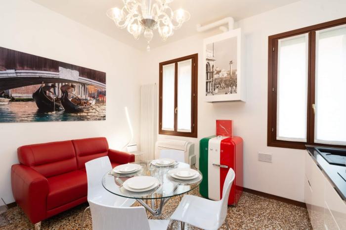 Just Urban Stays - Castello 5067 boutique apartment