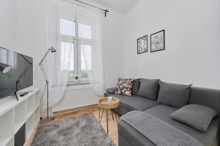 Studio Jedności Narodowej Wrocław by Renters