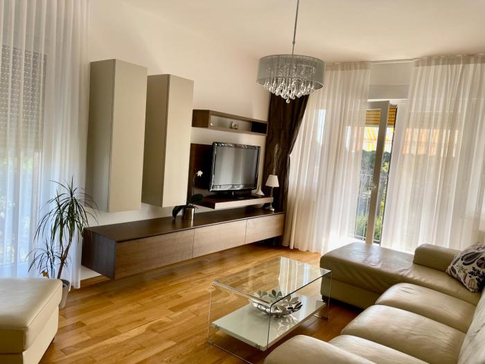 Spacious Modern Apartment Close to the Beach