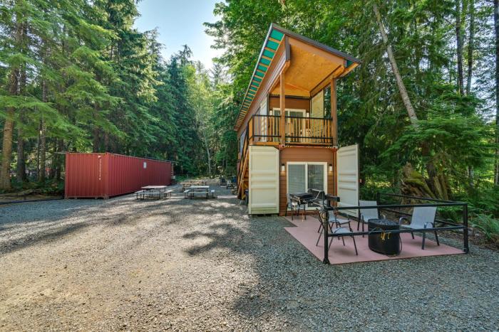 Unique Container Studio with Deck and Fire Pit!