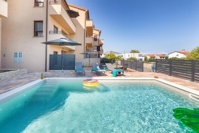 Apartments Bluemare with Shared Pool