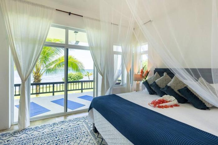 Ivys Cove Beach Side Condo - Luxury Villa