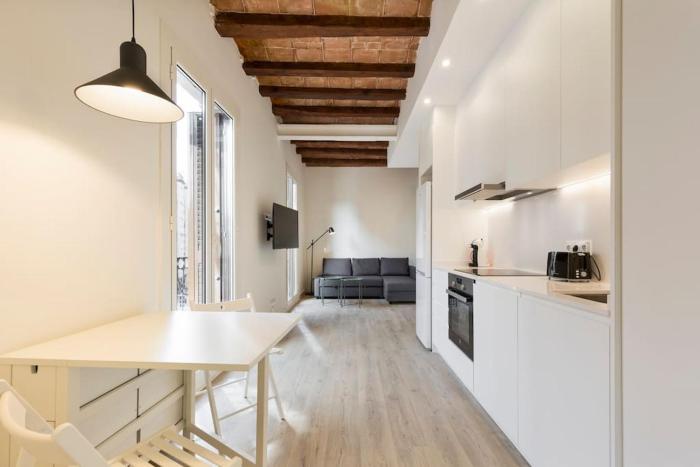Modern and bright apartment well located in Gracia