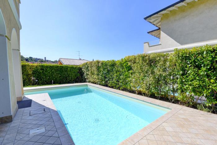 Villa Iris Manerba private pool