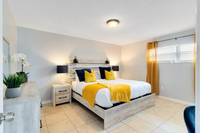 Ocean 16 - Pier View