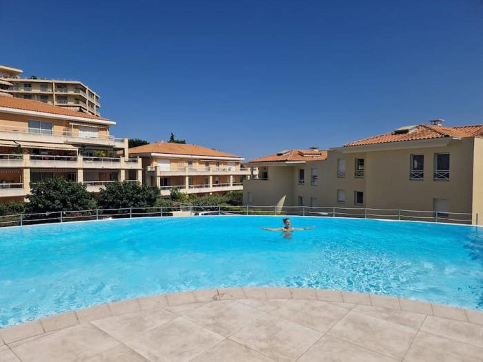 Beau 3 pièces à Nice - terrasses et piscine