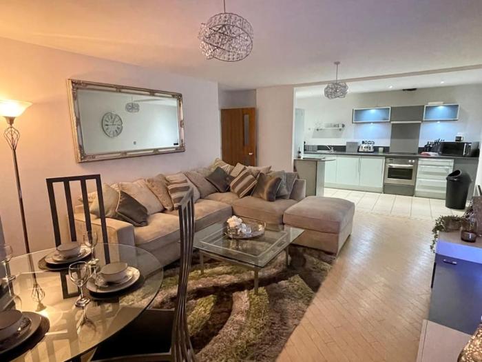 Stylish 2 BedBath Apartment