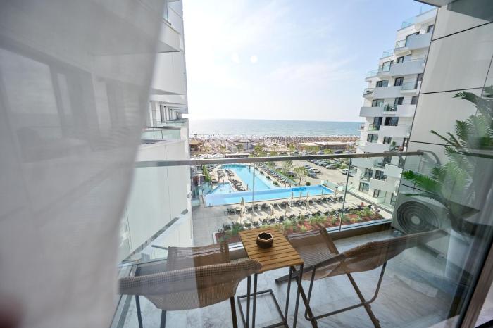 TGM Sunrise View - Infinity Pool & Spa Resort