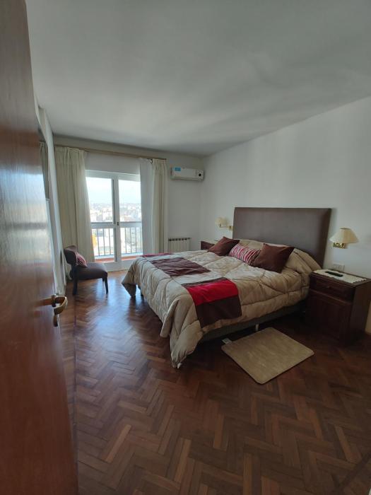 HERMOSO DEPARTAMENTO CENTRICO Con Cochera