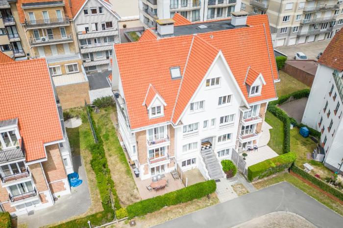 Hanekraai - Ruim app 8p mét tuin vlak aan strand