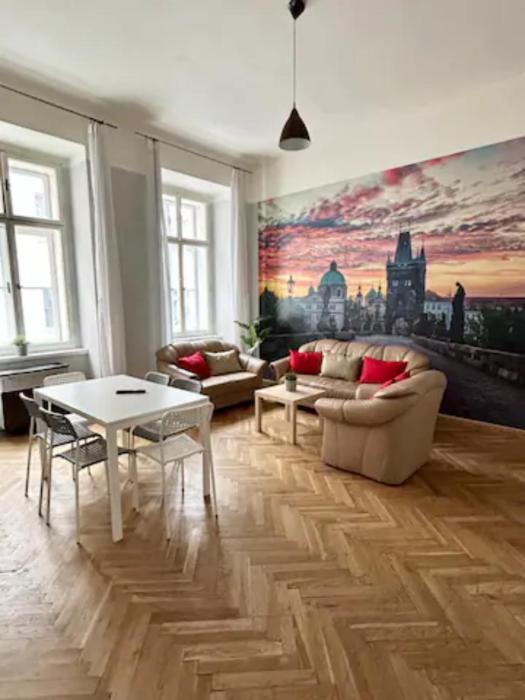PARTY HOUSE PRAGUE - Apartments Ve Smečkách 18, CITY CENTER!!