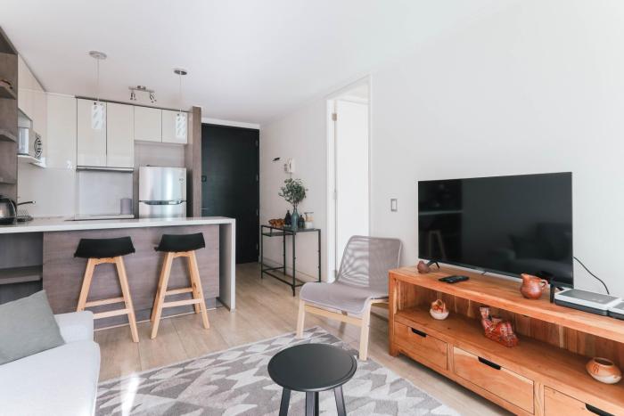 Boho Apartment - Pool, Parking & Mall