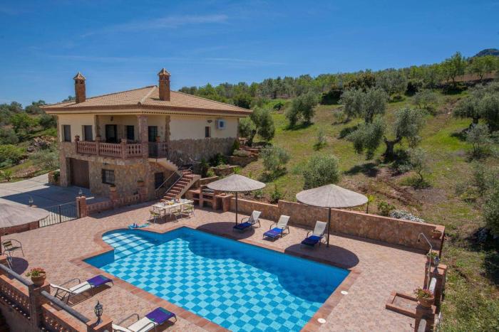 El Balcón by Vintage Travel