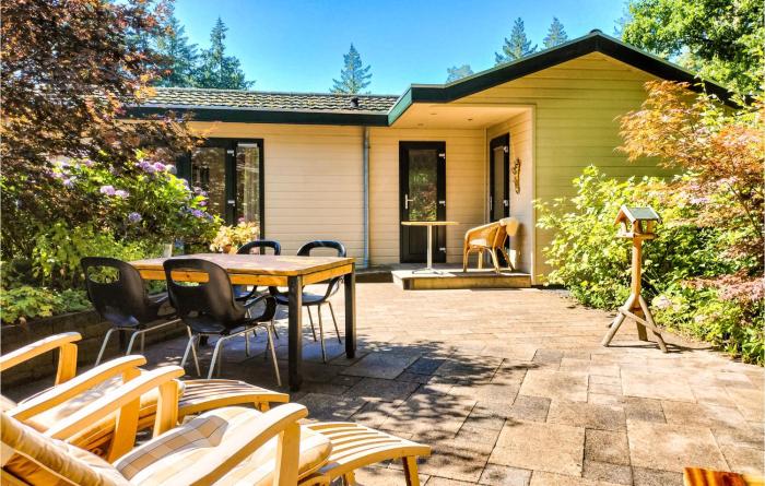 Cozy Home In Vorden With Kitchen