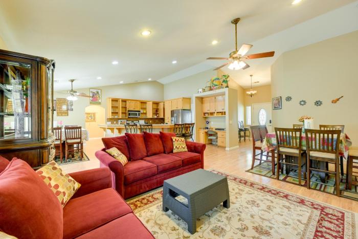 Porterville Getaway w Patio + Valley Views!