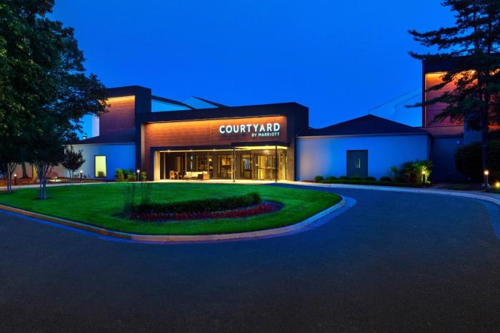 Courtyard by Marriott Dulles Airport HerndonReston