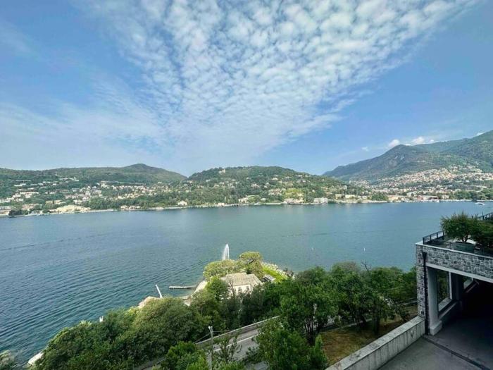 Como Lake View AC and Garage