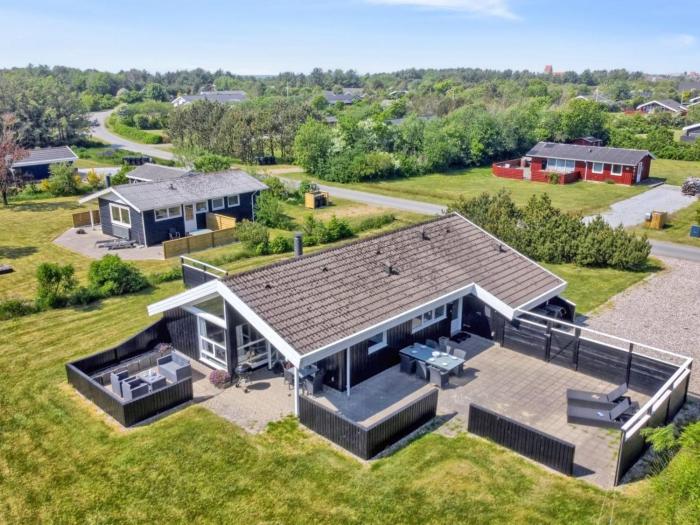 Holiday Home Apelone - 800m from the sea in NW Jutland by Interhome