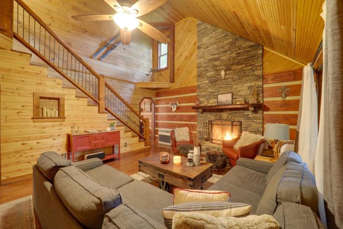 Family-Friendly Blue Ridge Cabin w Game Room!