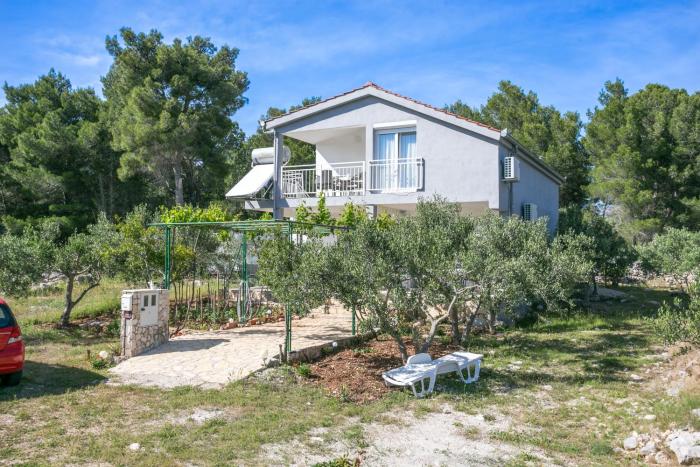 Apartments with parking space Cove Smrceva, Brac - 20193
