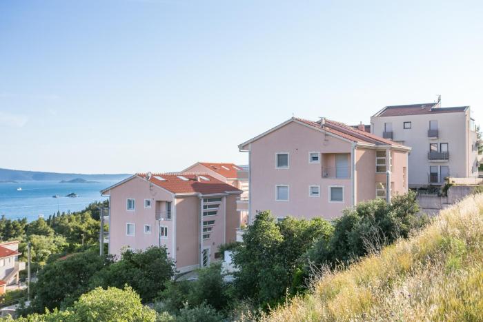 Apartments with a parking space Seget Donji, Trogir - 21374